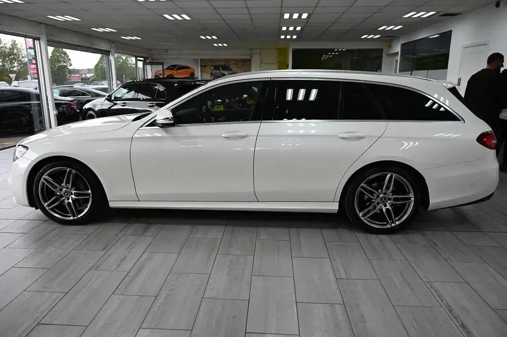 Gebraucht Mercedes E220 AMG line 194 PS (142 kW) 2019 Weiß Kombi