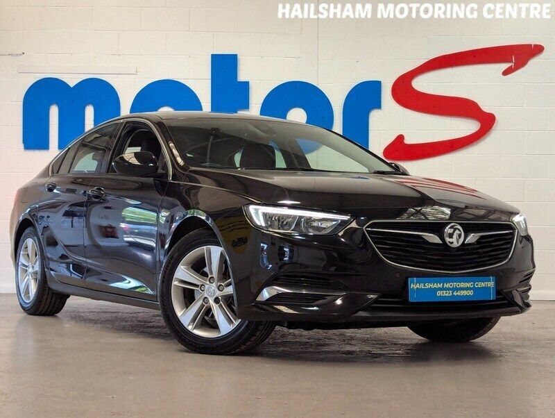Mineral black Used 2019 Vauxhall Insignia Hatchback | £10,490 (Fair price) - Image 1/4