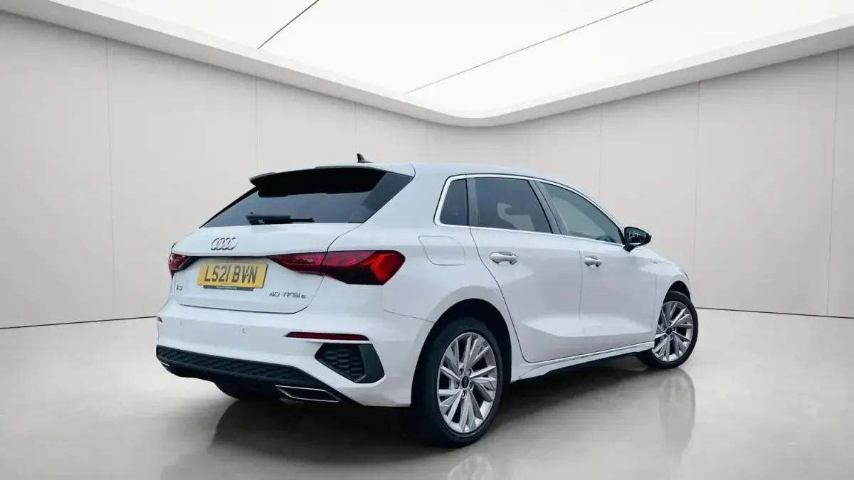 Begagnad Audi A3 Sportback e-tron S-Line 2021 Vit Halvkombi