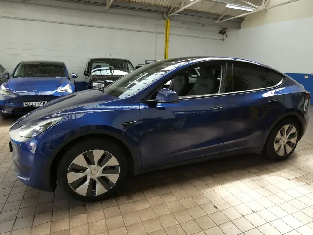 Used Tesla Model Y RWD 254 kW (346 HP) 2023 Blue SUV