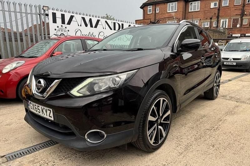 Black Used 2015 Nissan Qashqai Tekna SUV | £9,250 (Good price) - Image 1/1