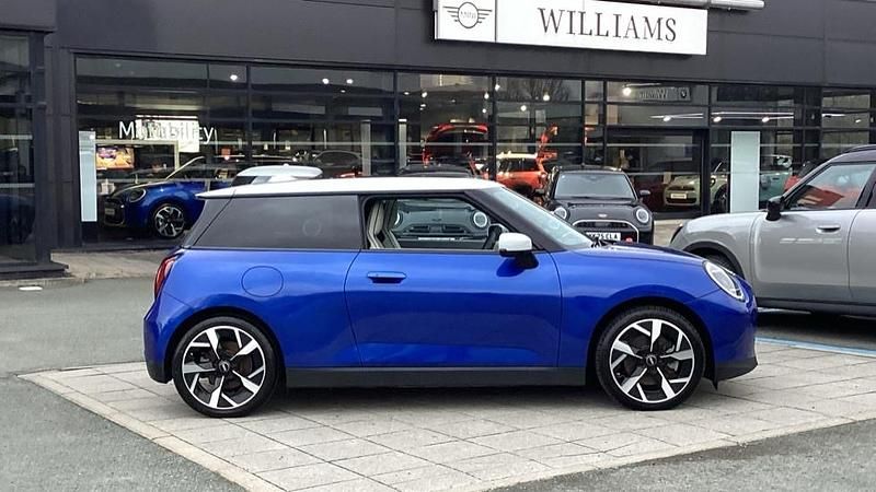 Used Mini Cooper SE Hatch 158 kW (215 HP) 2024 Blue Hatchback
