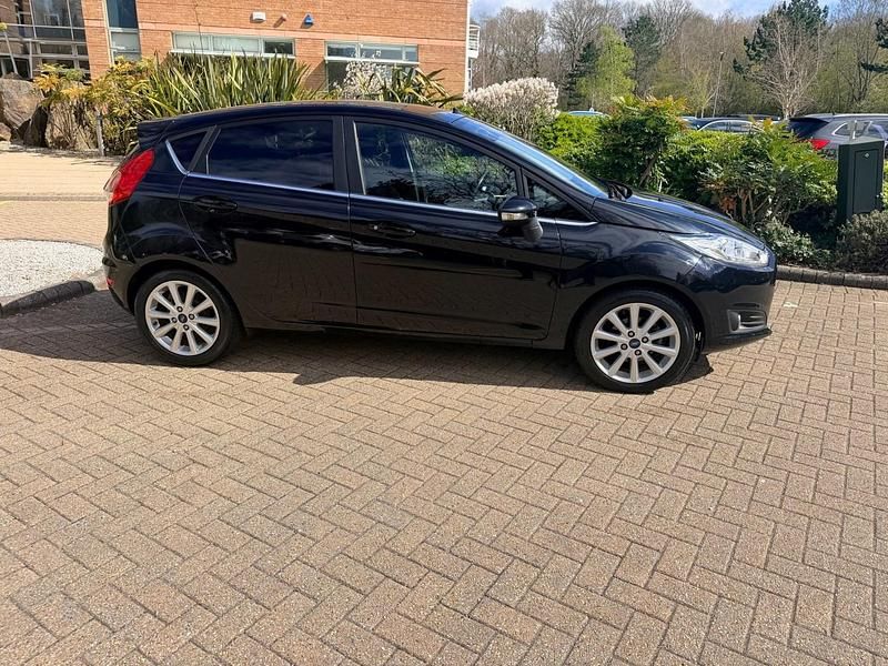 Usado Ford Fiesta Titanium 100 HP (73 kW) 2015 Preto Citadino