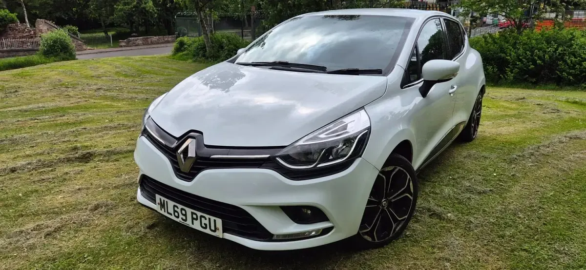 Used Renault Clio IV Iconic 90 HP (66 kW) 2019 White Hatchback