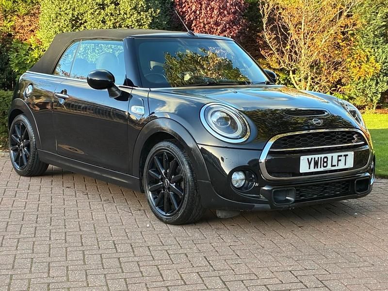 Begagnad Mini Cooper S Cabriolet 2018 Svart Cab