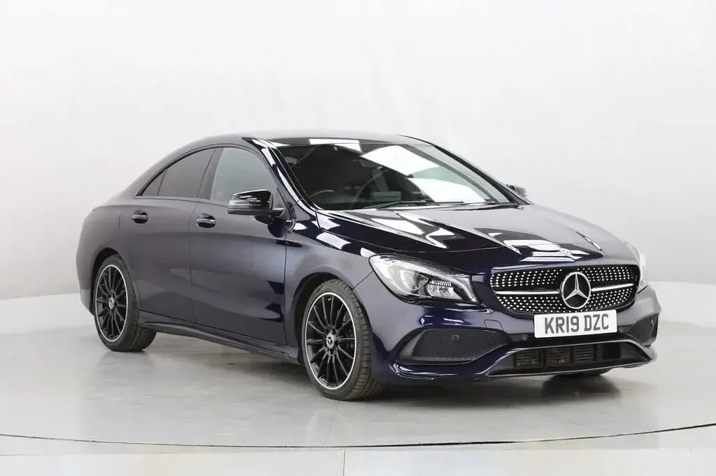 Usado Mercedes CLA220 AMG line 170 HP (125 kW) 2019 Azul Sedan