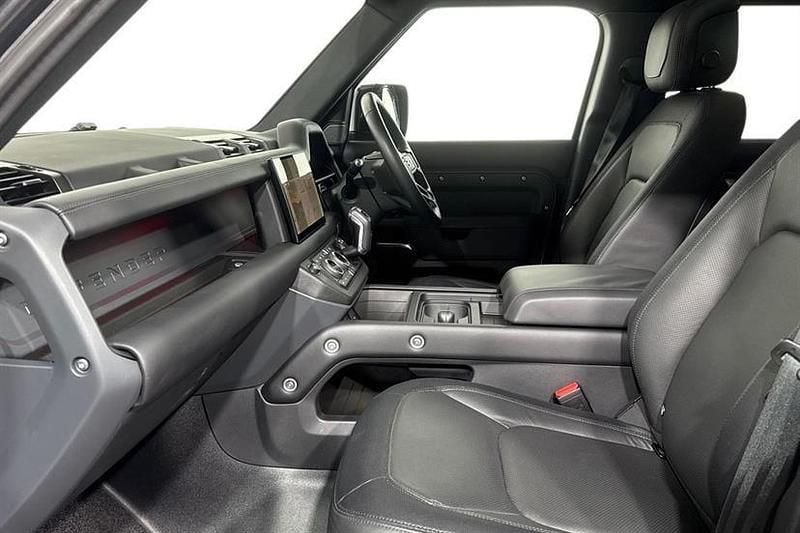 Used Land Rover Defender HSE Dynamic 250 HP (183 kW) 2024 Carpathian grey SUV