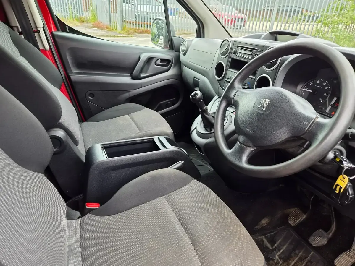 Used Peugeot Partner S 2018 Red