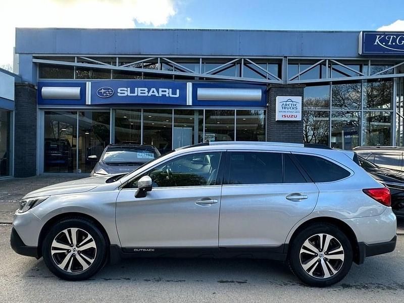 Begagnad Subaru Outback Premium 175 HK (128 kW) 2018 Silver Kombi