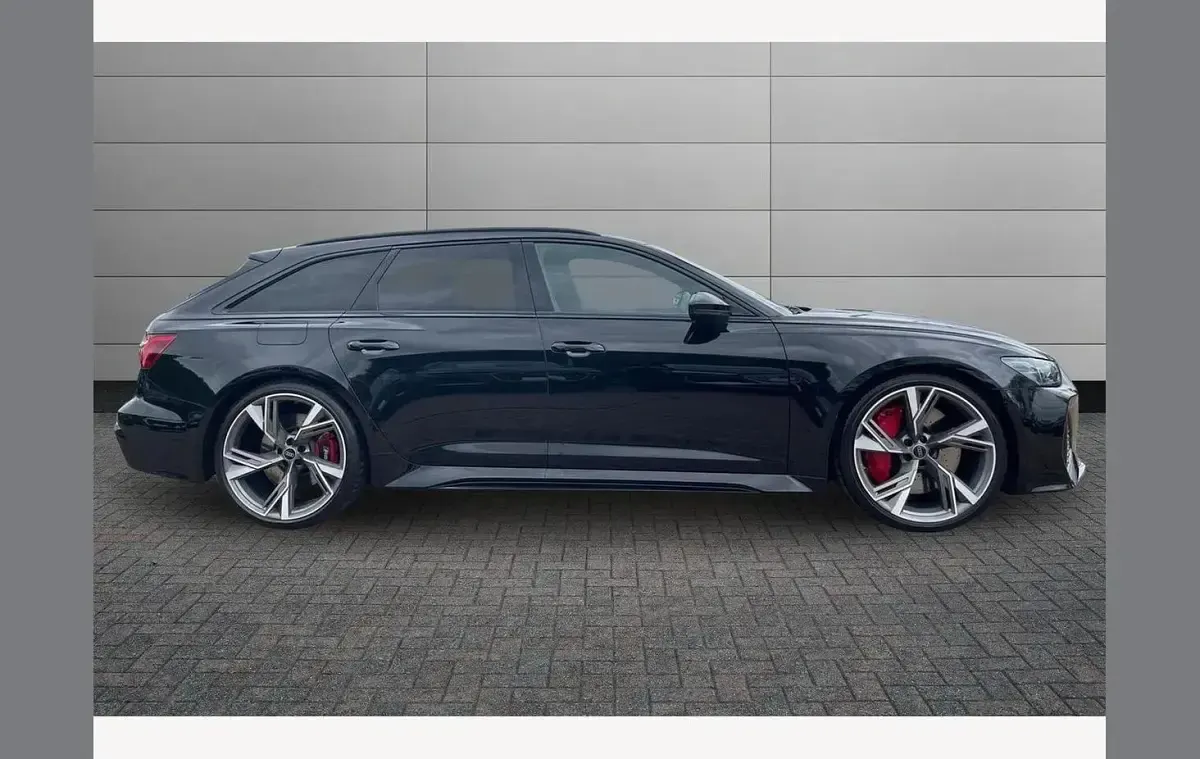 Usado Audi RS6 Advanced 600 CV (441 kW) 2023 Negro Familiar