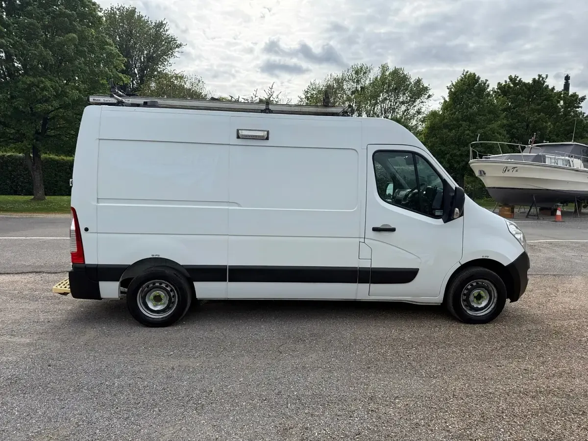 Used Vauxhall Movano 130 HP (95 kW) 2019 White MPV
