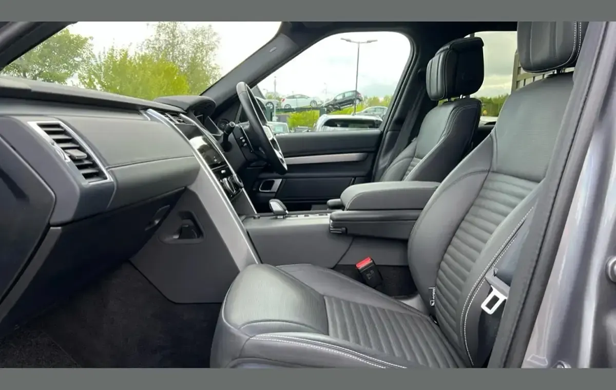 Used Land Rover Discovery HSE Dynamic 350 HP (257 kW) 2024 Metallic  eiger grey SUV