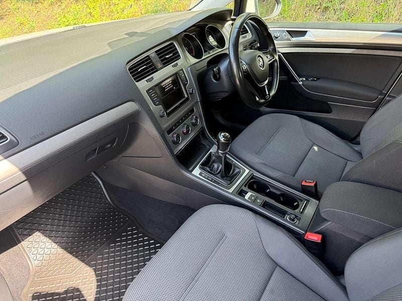 Begagnad VW Golf VII Edition 2016 Vit Halvkombi