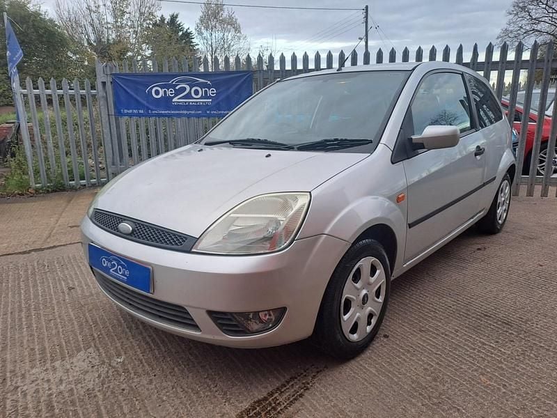 Silver Used 2005 Ford Fiesta Finesse Hatchback | £1,295 (Fair price) - Image 1/4