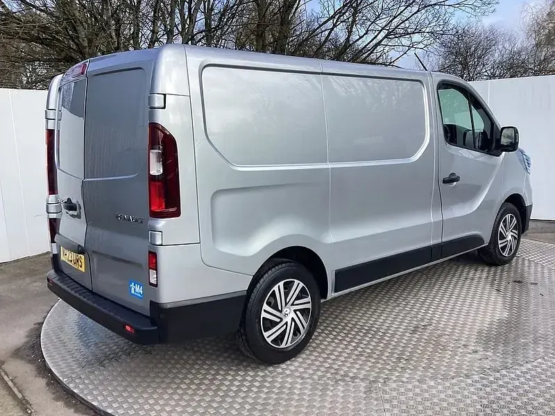 Gebraucht Renault Trafic Business 130 PS (95 kW) 2023 Grau Van / Kleinbus
