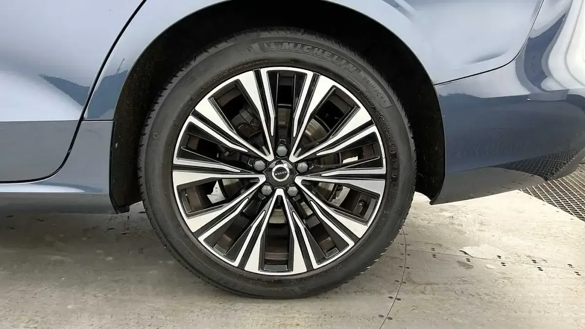 Used Volvo V60 Core 2023 Blue Estate
