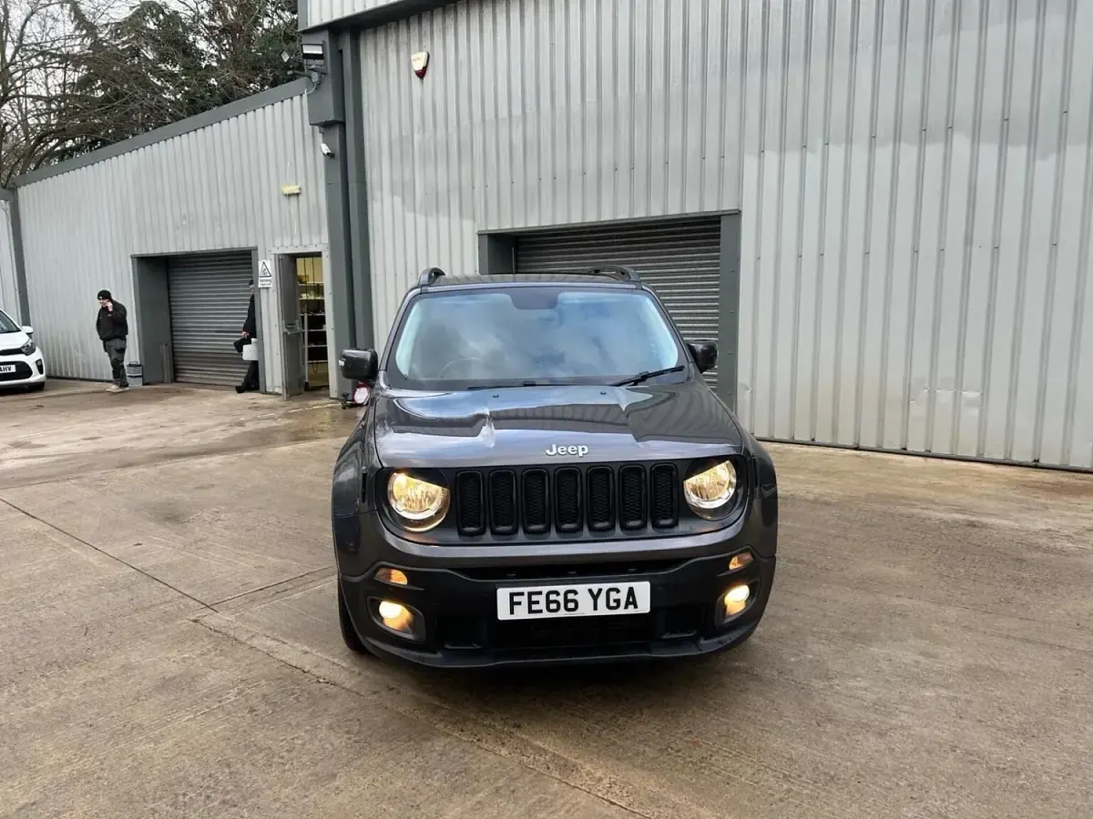 Usado Jeep Renegade Longitude 170 CV (125 kW) 2016 Gris SUV