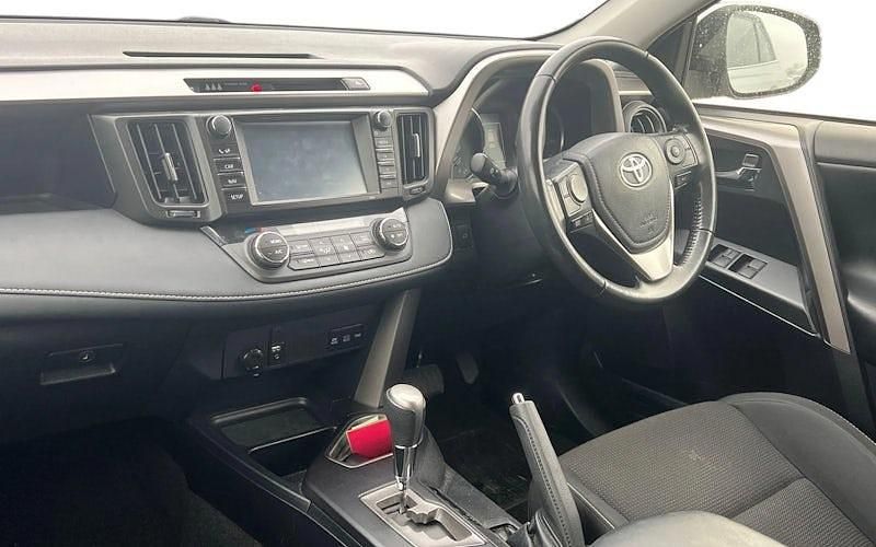 Usado Toyota RAV4 197 HP (144 kW) 2018 SUV