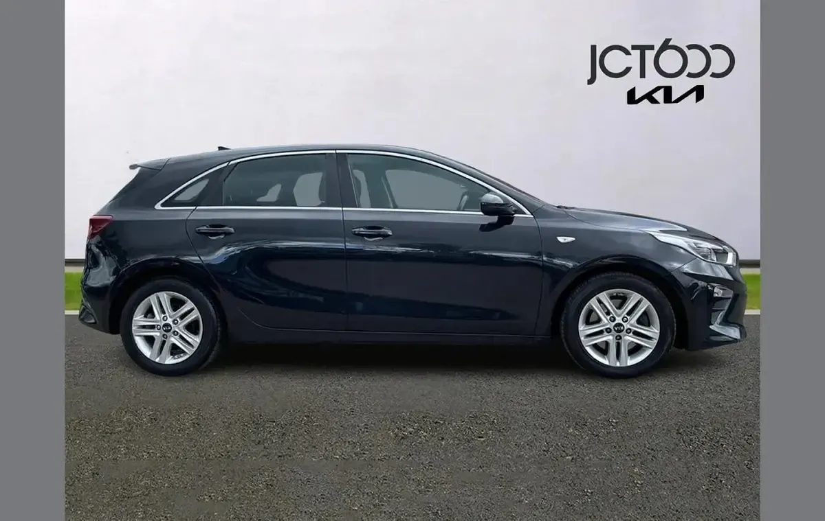 Begagnad Kia Ceed 117 HK (86 kW) 2019 Svart Halvkombi