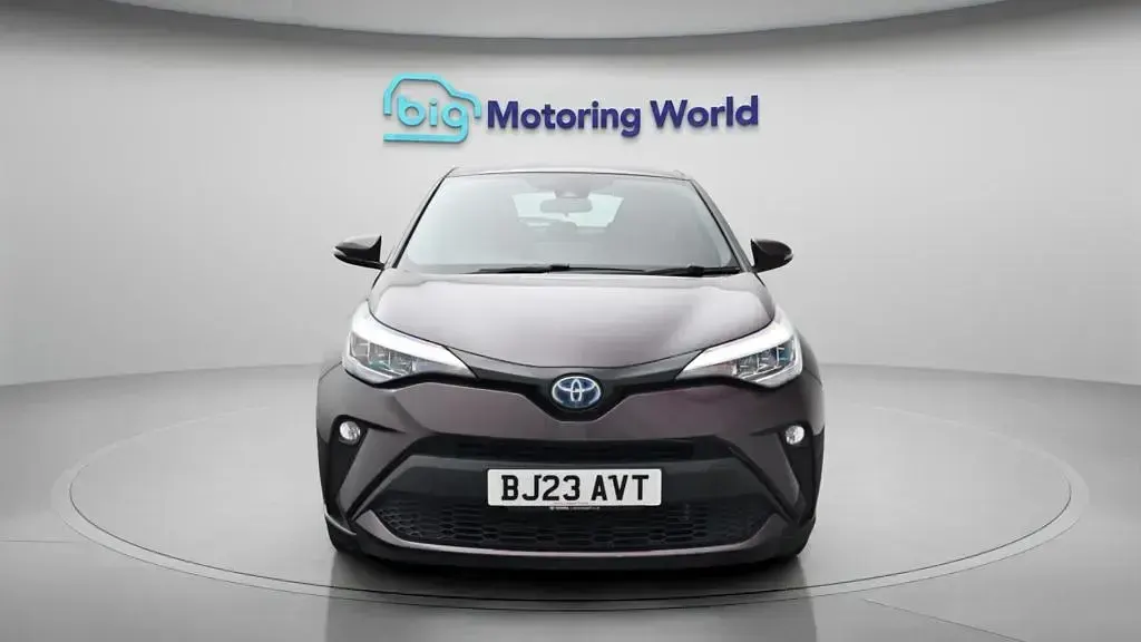 Used Toyota C-HR 122 HP (89 kW) 2023 Purple SUV