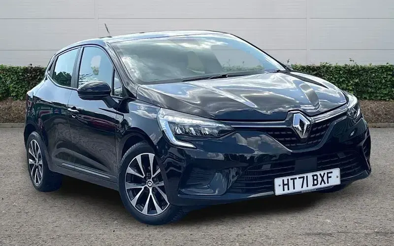Used Renault Clio V Iconic 90 HP (66 kW) 2022 Hatchback