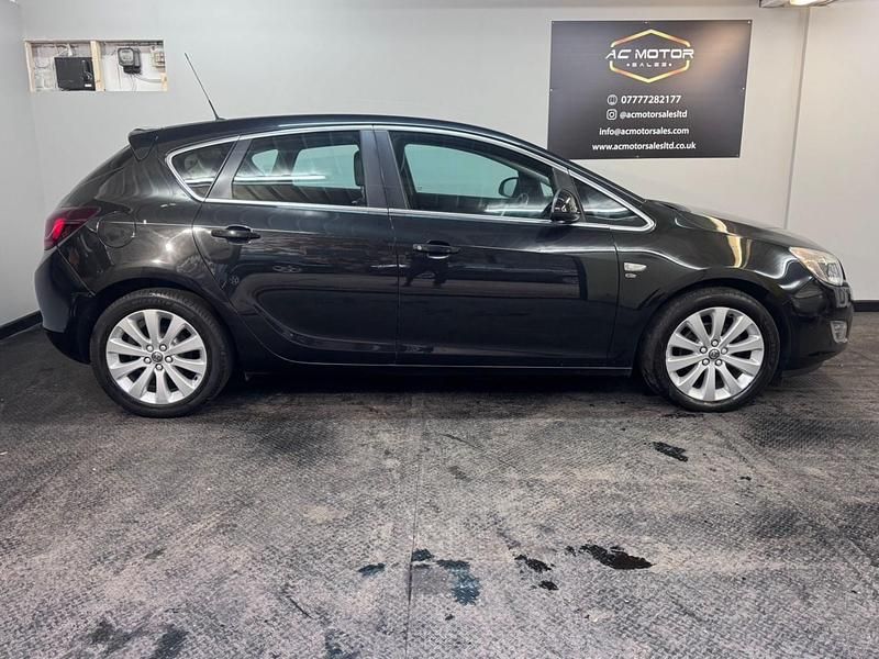 Used Vauxhall Astra Elite 115 HP (84 kW) 2012 Black Hatchback