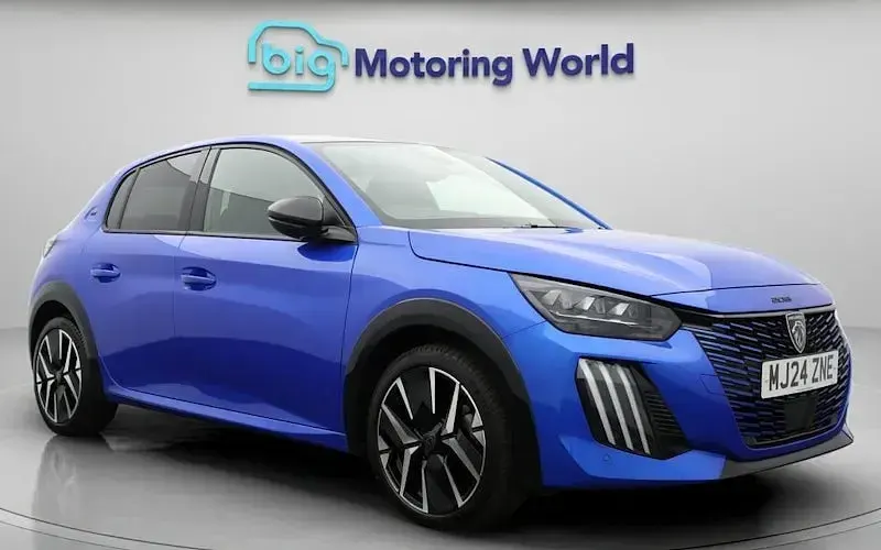 Second-hand Peugeot 208 GT 102 CP (75 kW) 2024 Hatchback