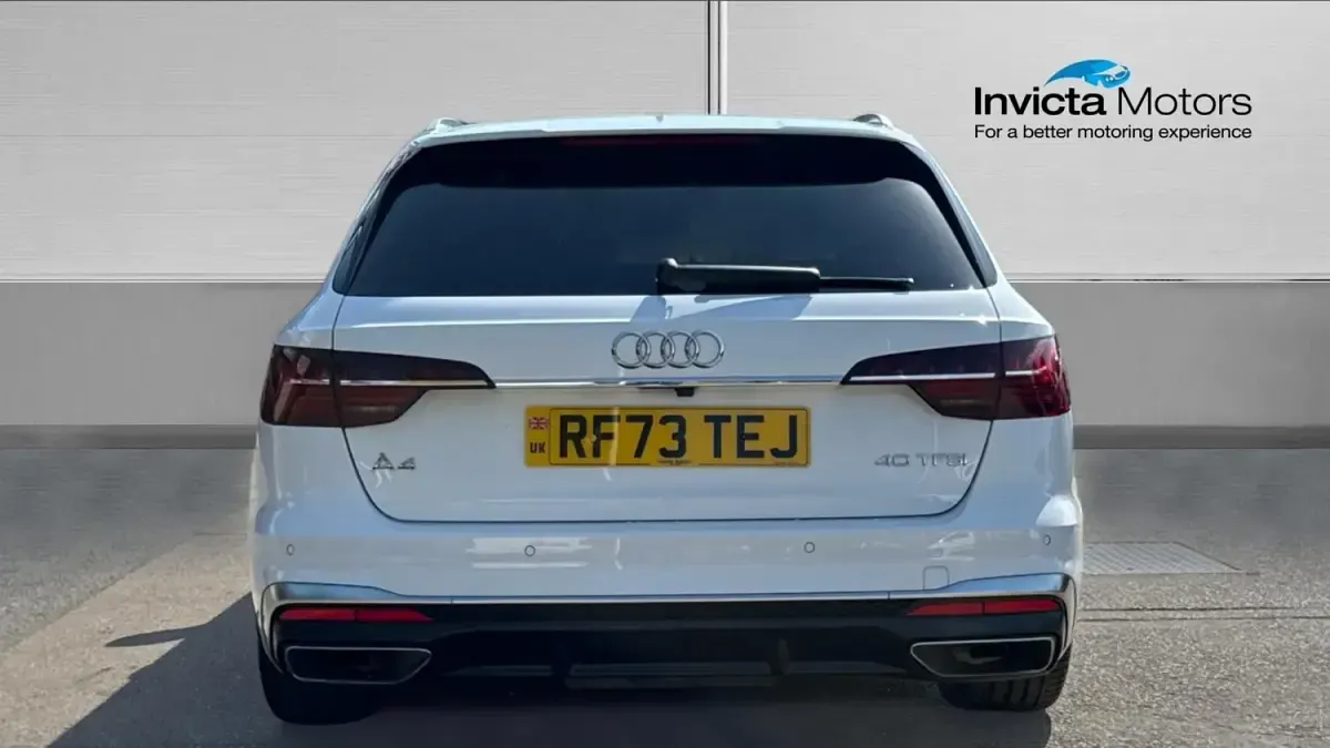 Second-hand Audi A4 S-Line 204 CP (150 kW) 2024 Alb Break