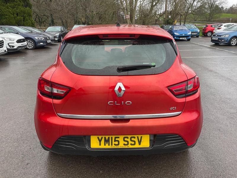 Used Renault Clio IV Dynamique 90 HP (66 kW) 2015 Red Hatchback
