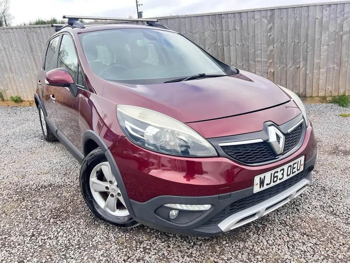 Used Renault Scénic III Dynamique 130 HP (95 kW) 2013 Red MPV