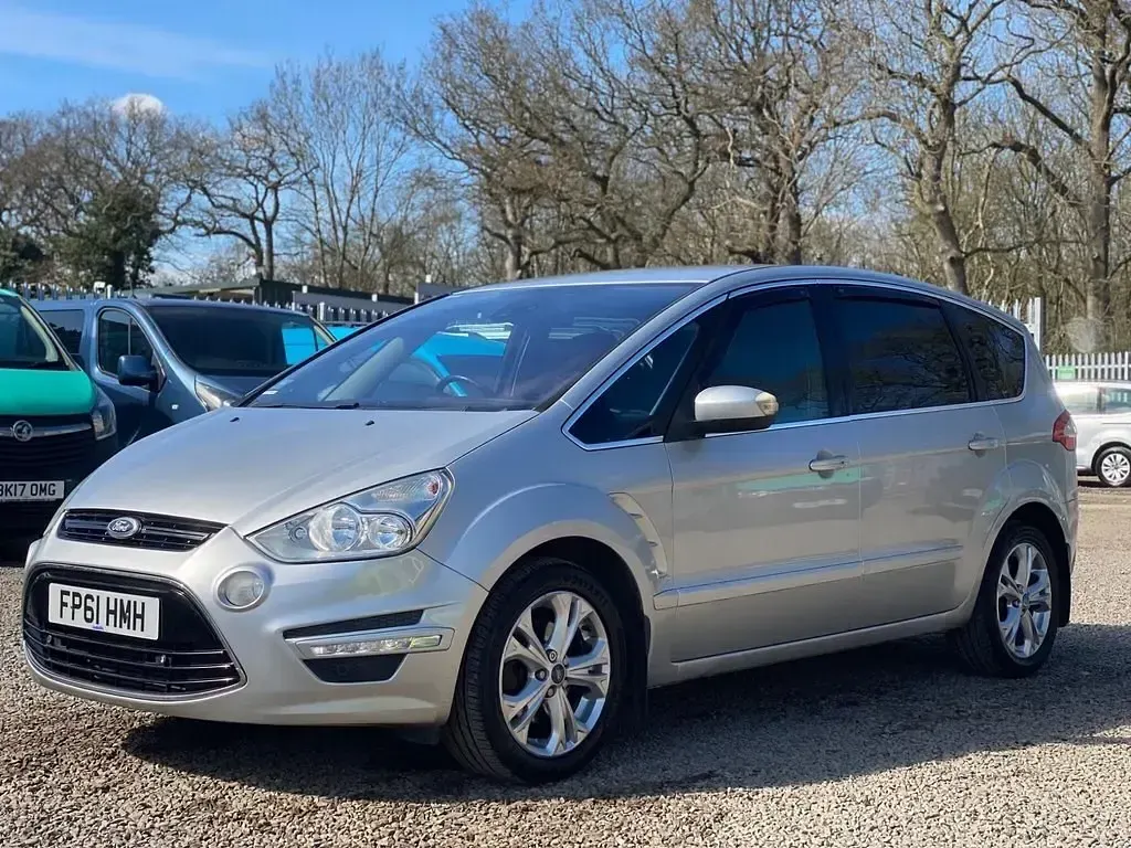 Begagnad Ford S-MAX Titanium 200 HK (147 kW) 2011 Silver Minibuss