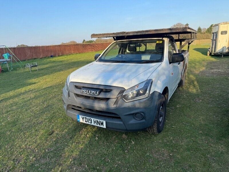 White Used 2019 Isuzu D-Max Pickup | £5,750 (Fair price) - Image 1/4