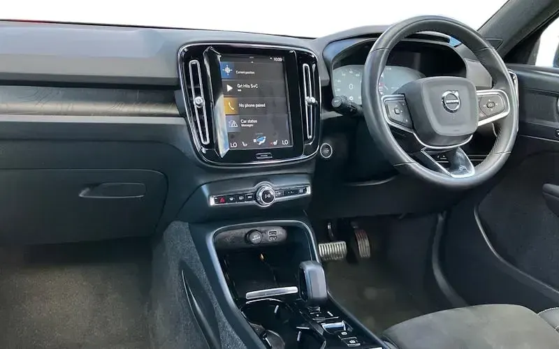 Used Volvo XC40 Plus 211 HP (155 kW) 2022 Blue SUV