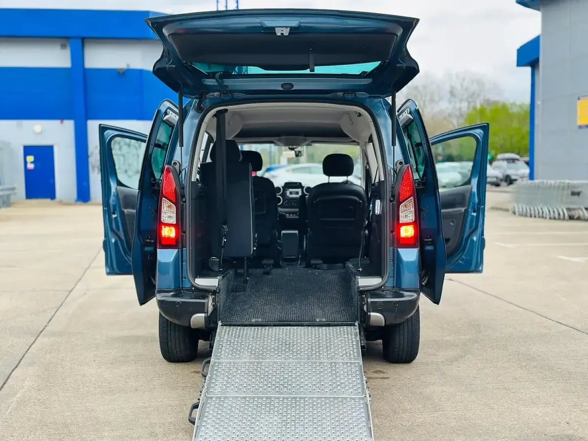 Second-hand Citroën Berlingo XTR 100 CP (73 kW) 2016 Albastru Monovolum