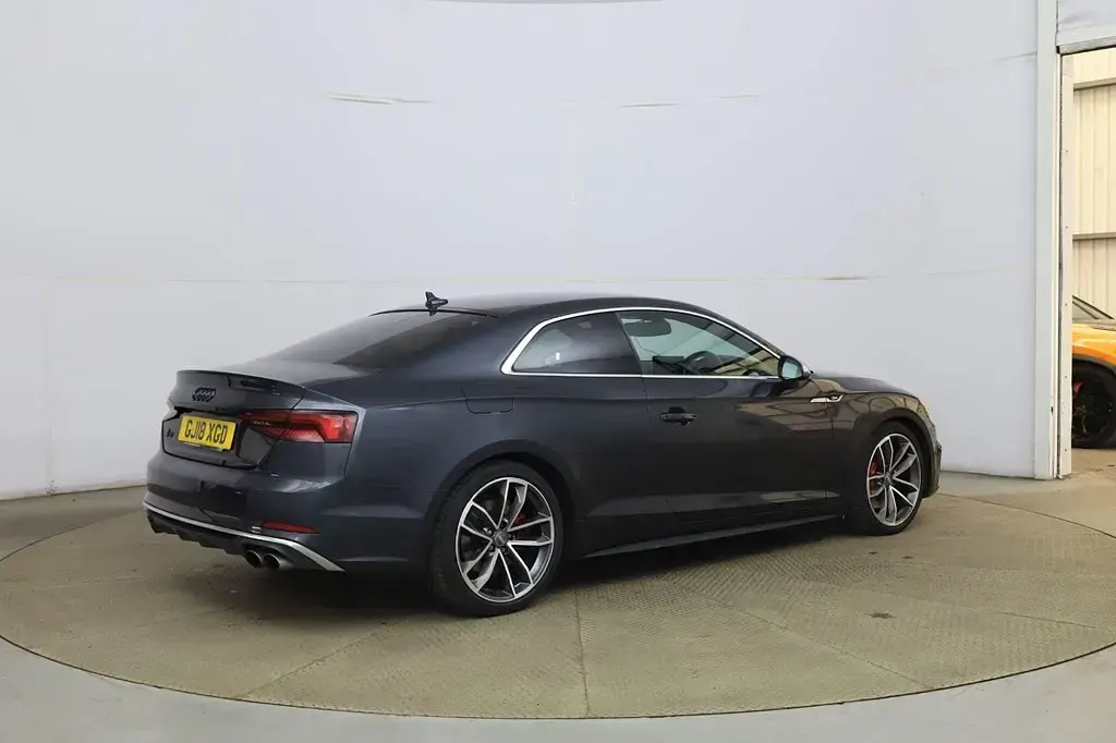 Begagnad Audi A5 Advanced 2018 Grå Sportkupé