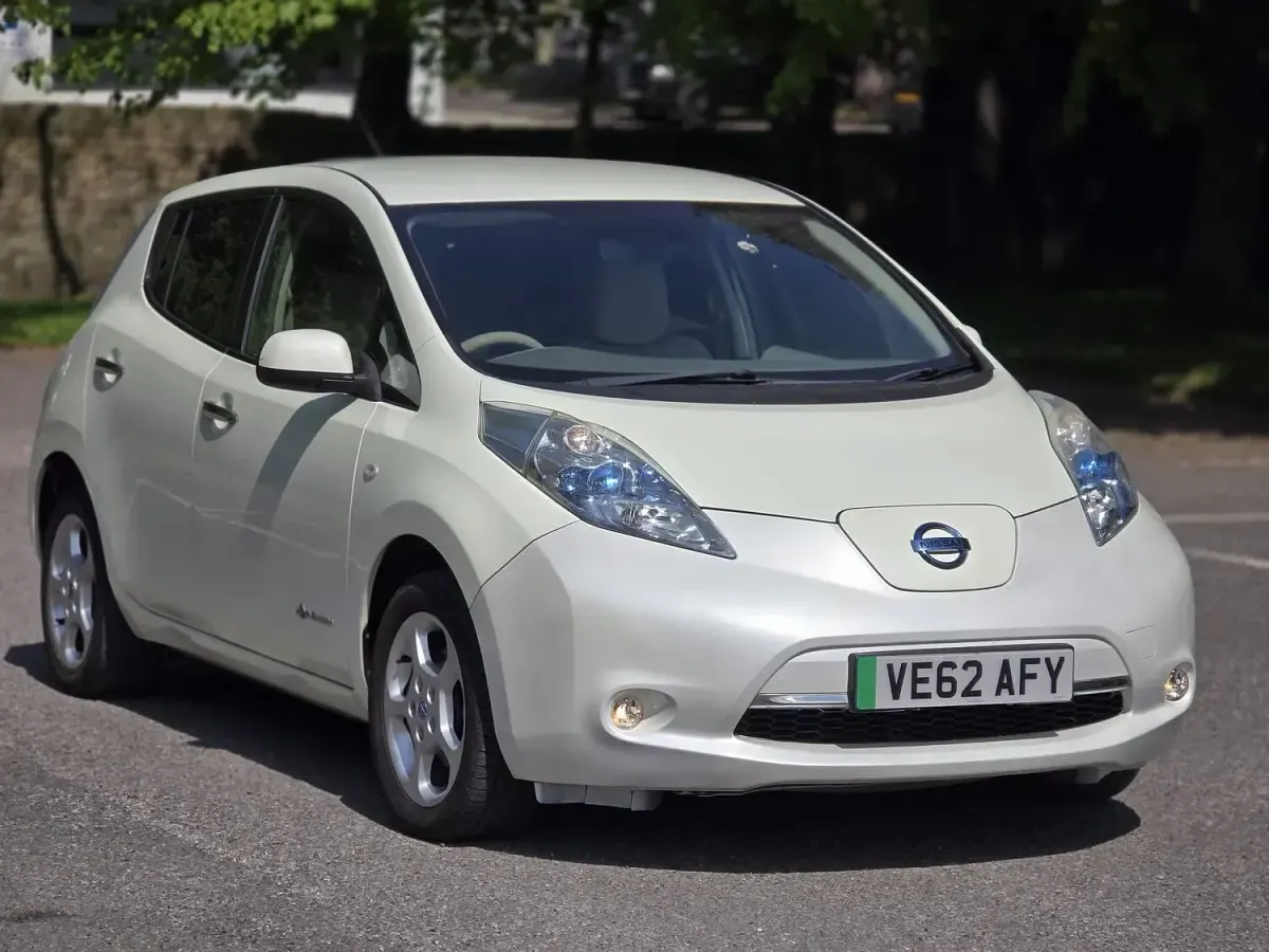 Used Nissan Leaf 80 kW (109 HP) 2012 White Hatchback