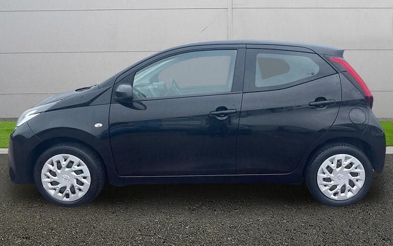 Used Toyota Aygo X-play 72 HP (52 kW) 2019 Black Hatchback