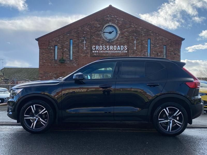 Used Volvo XC40 R-Design 163 HP (119 kW) 2020 Onyx black SUV