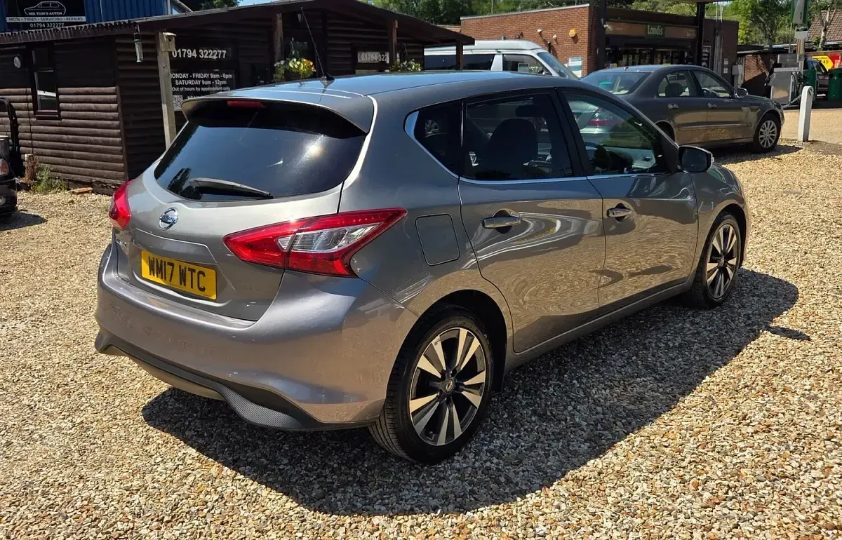 Used Nissan Pulsar Tekna 115 HP (84 kW) 2017 Grey Hatchback
