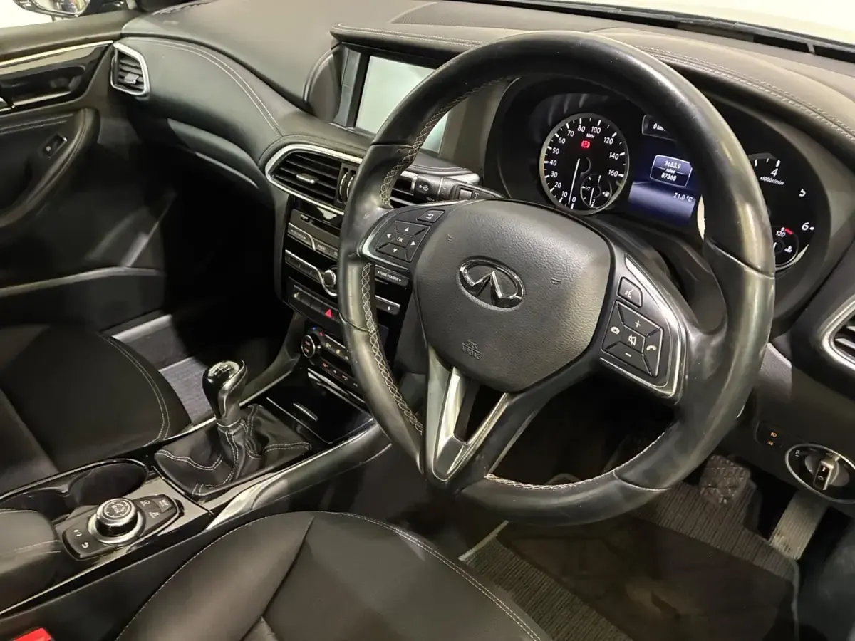 Used Infiniti Q30 109 HP (80 kW) 2017 Grey Hatchback