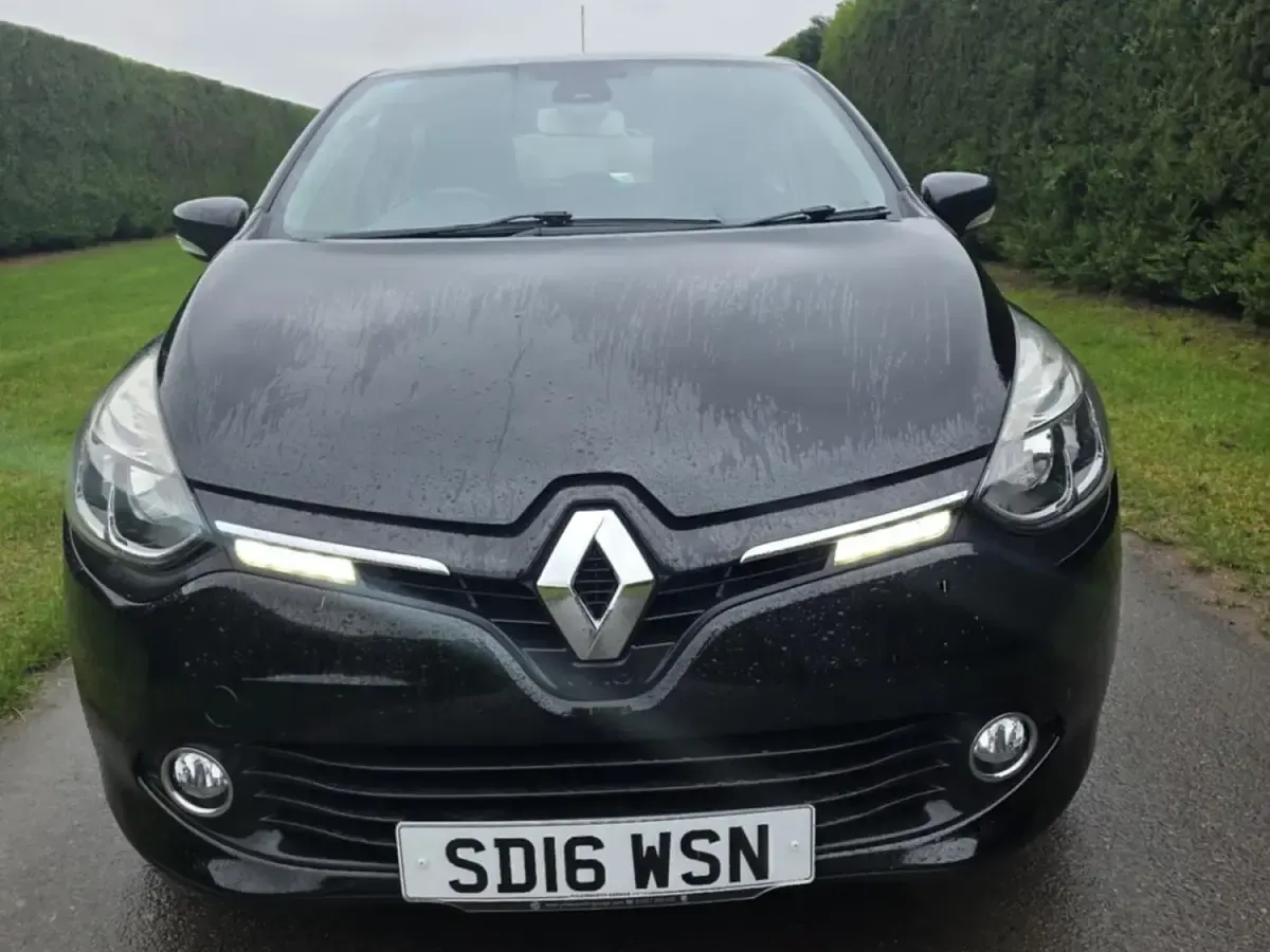 Used Renault Clio Dynamique 75 HP (55 kW) 2016 Black Hatchback