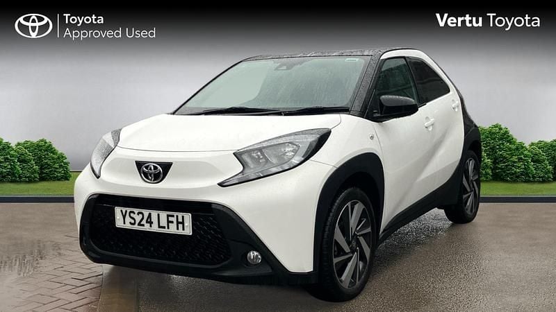Used Toyota Aygo X 72 HP (52 kW) 2024 White SUV