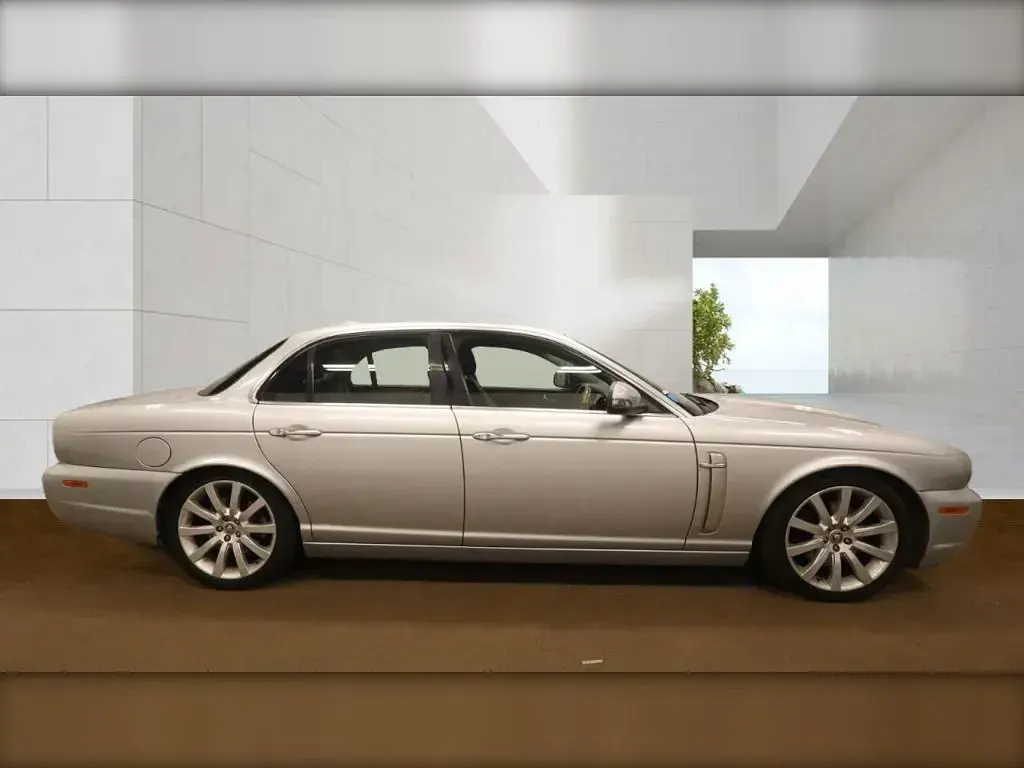 Used Jaguar XJ Executive 204 HP (150 kW) 2009 Silver Sedan