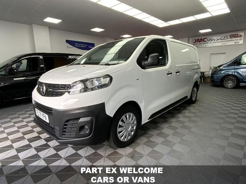 Second-hand Vauxhall Vivaro Edition 100 CP (73 kW) 2021 Alb Monovolum