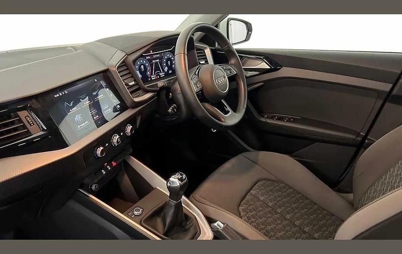 Used Audi A1 Sport 94 HP (69 kW) 2022 White SUV