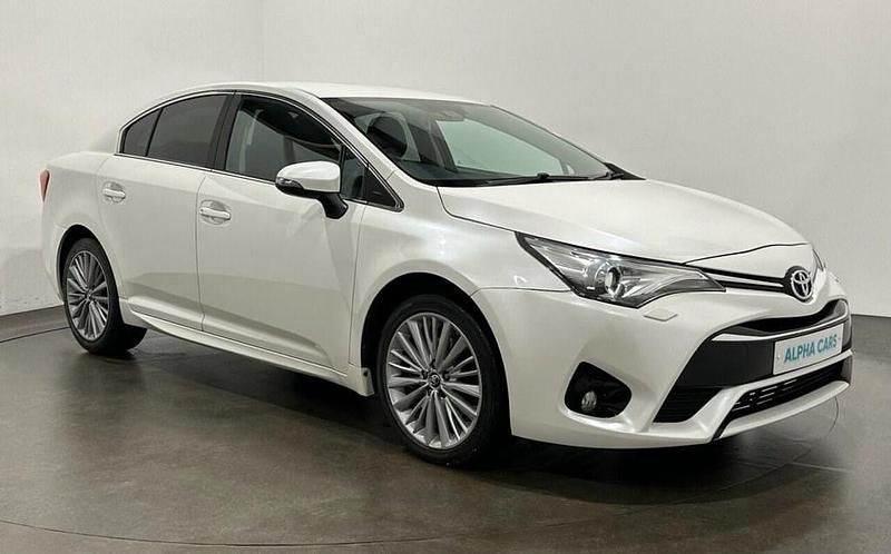 Used Toyota Avensis 143 HP (105 kW) 2016 White Sedan