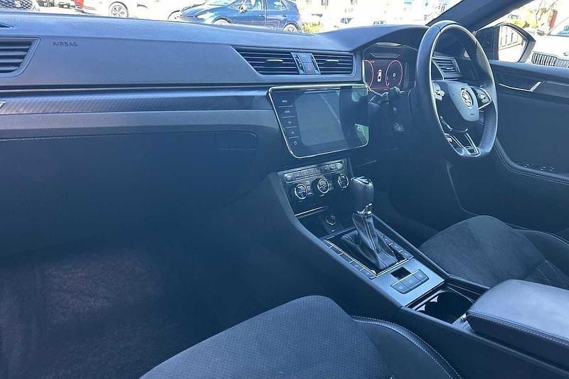 Used Skoda Superb SportlinePlus 140 HP (102 kW) 2023 Race blue metallic Hatchback