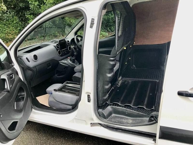 Used Citroën Berlingo 75 HP (55 kW) 2016 White MPV