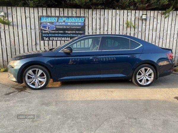 Blue Used 2018 Skoda Superb SE L Executive Hatchback | £10,250 (Fair price) - Image 1/4