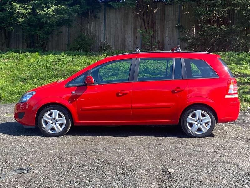 Second-hand Vauxhall Zafira 120 CP (88 kW) 2014 Roșu Monovolum
